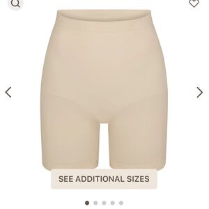 SKIMS MID THIGH SHORT SIZE S LIKE NEW